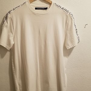 CALVIN KLEIN T-SHIRT